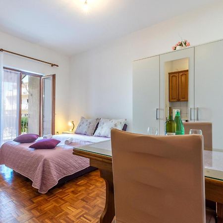 Lovely Apartment In Stobrec With Wifi スプリト エクステリア 写真