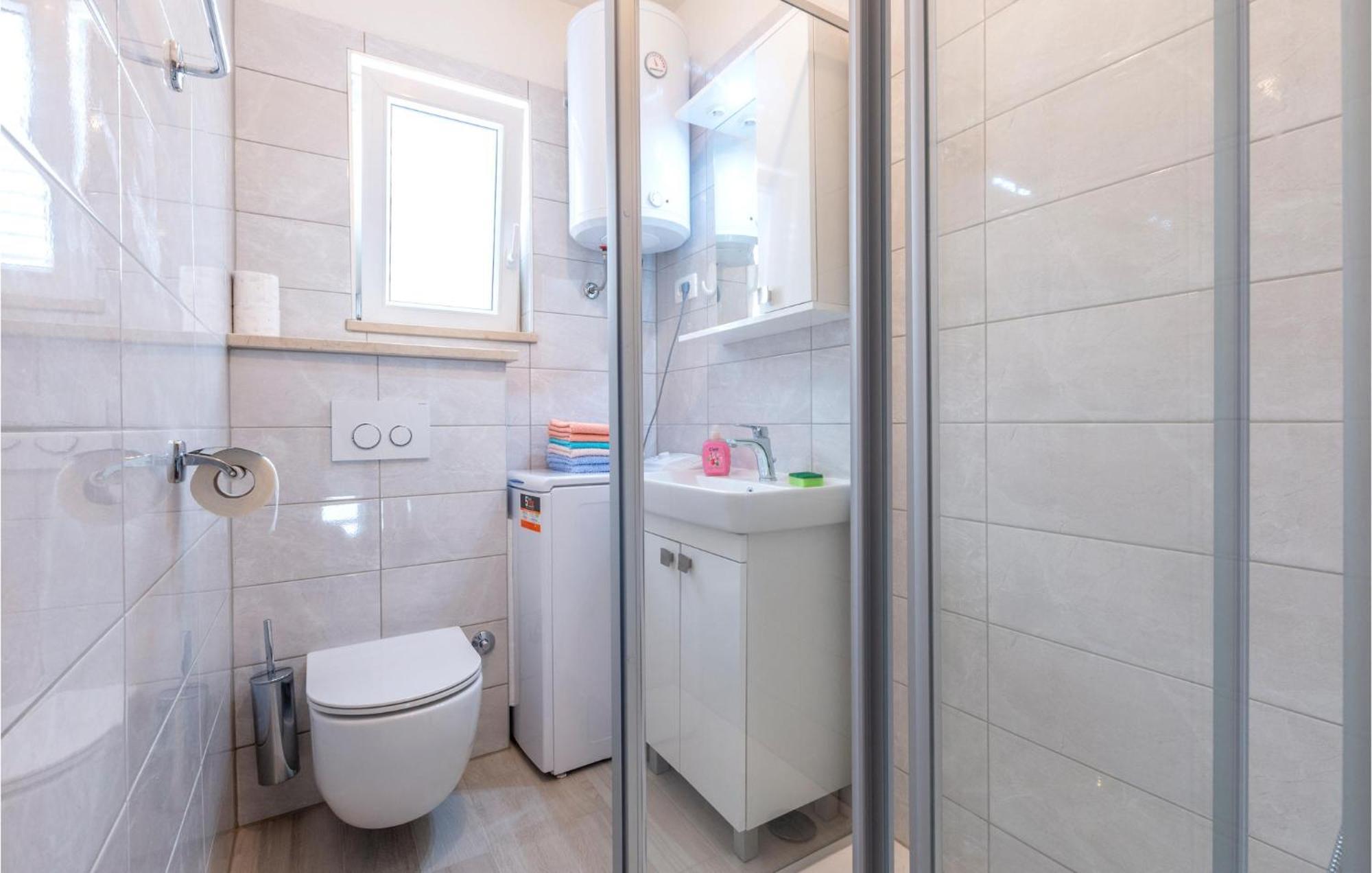 Lovely Apartment In Stobrec With Wifi スプリト エクステリア 写真