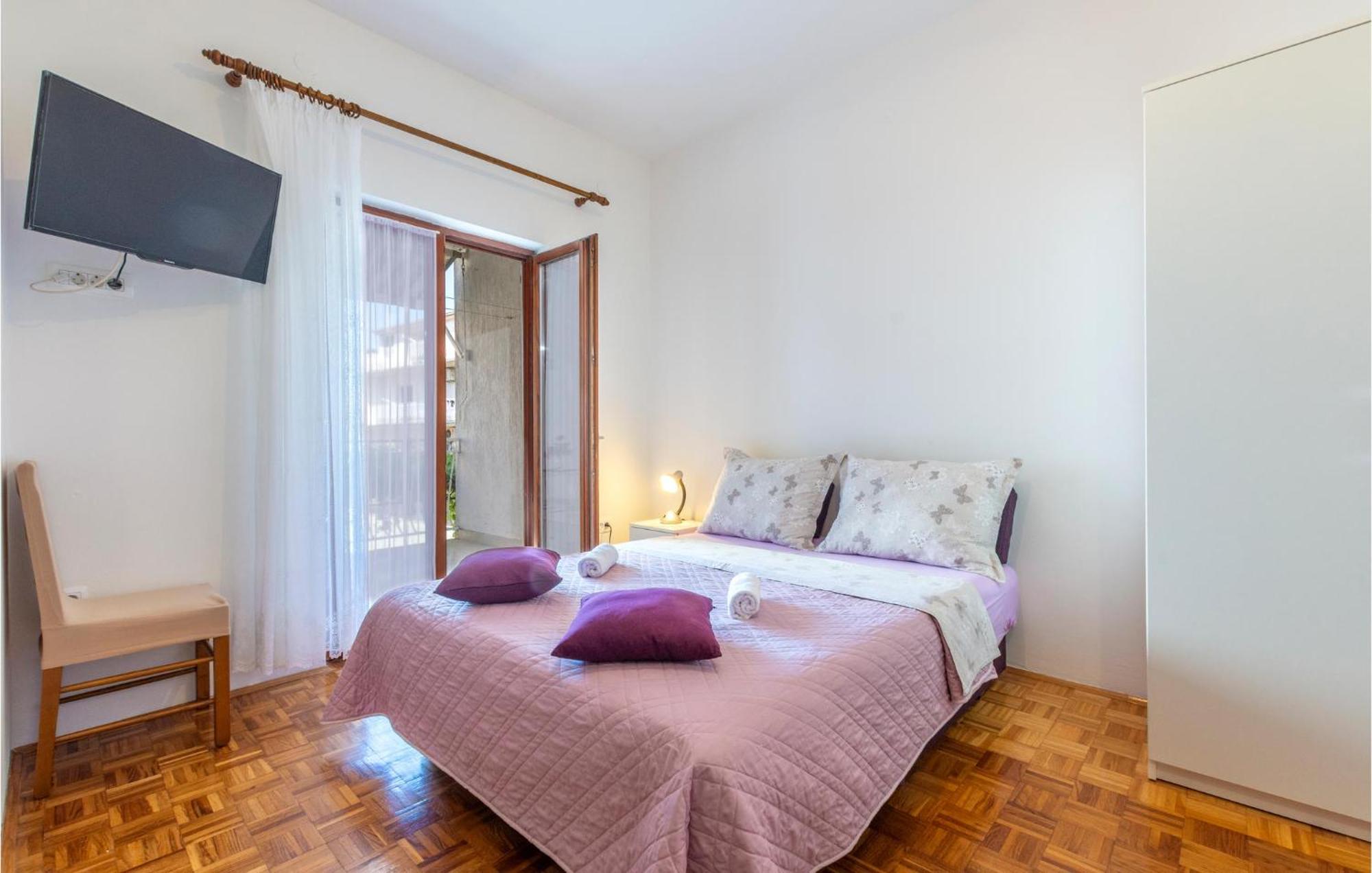 Lovely Apartment In Stobrec With Wifi スプリト エクステリア 写真