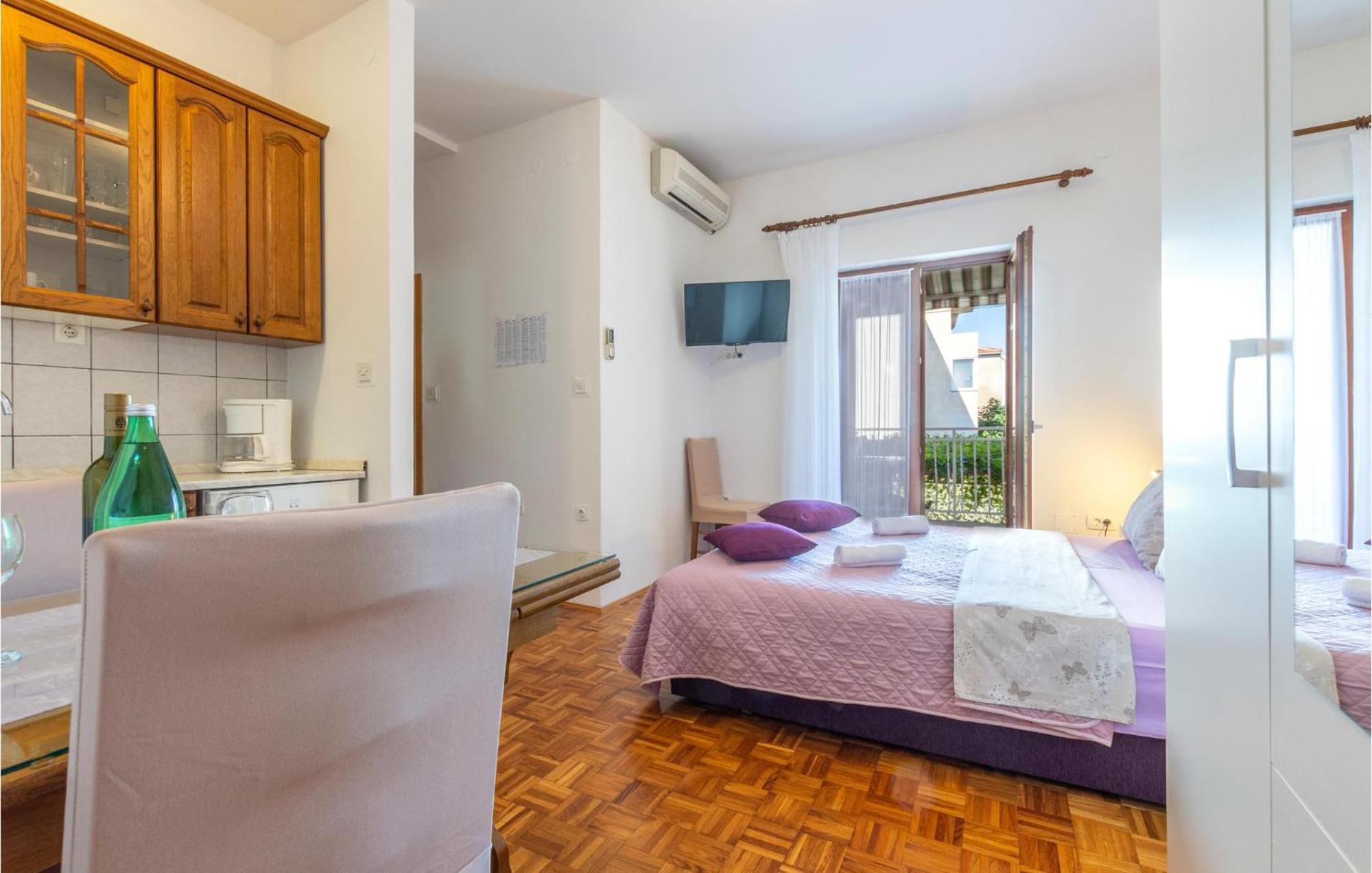 Lovely Apartment In Stobrec With Wifi スプリト エクステリア 写真