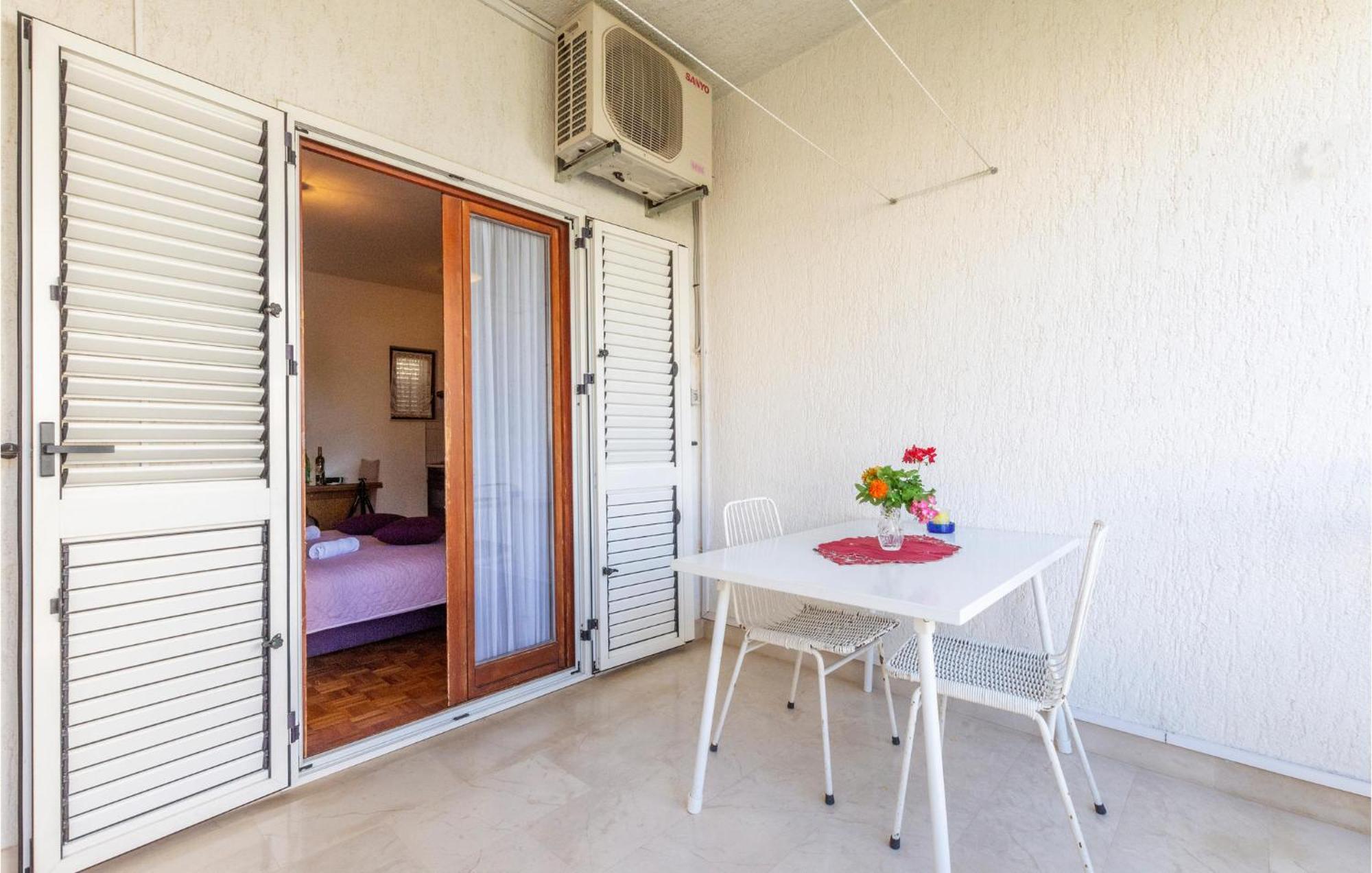 Lovely Apartment In Stobrec With Wifi スプリト エクステリア 写真