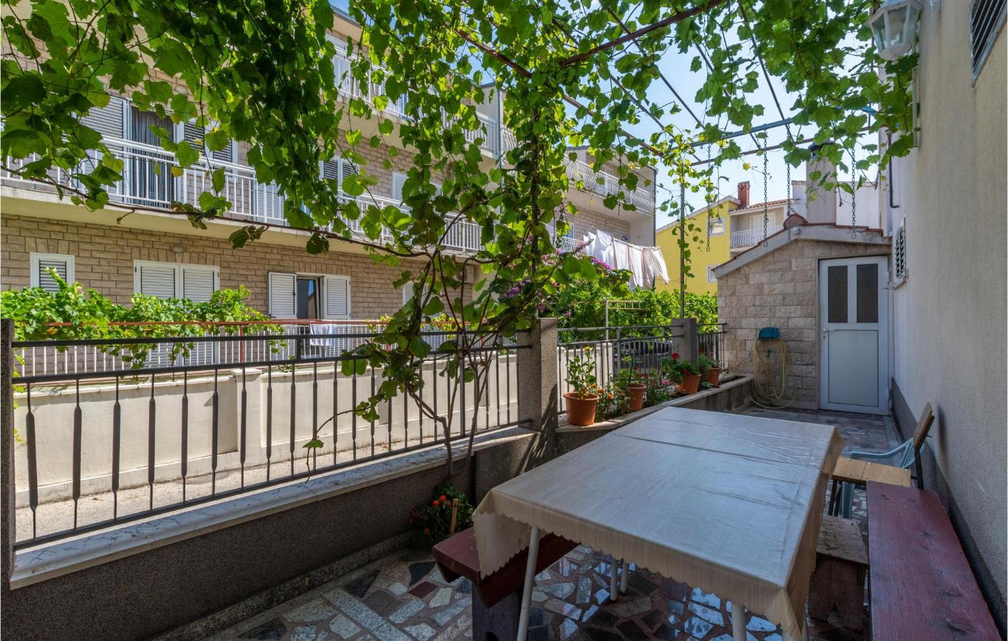 Lovely Apartment In Stobrec With Wifi スプリト エクステリア 写真