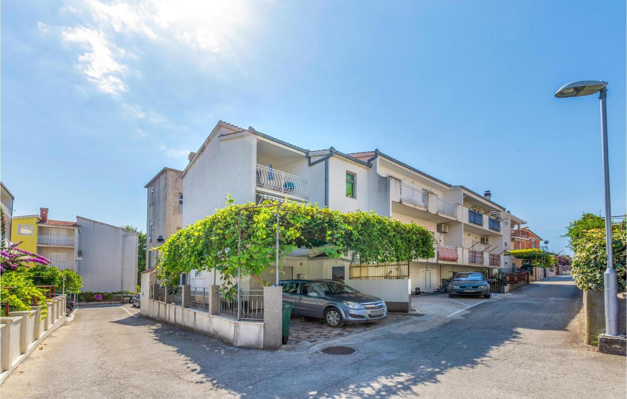 Lovely Apartment In Stobrec With Wifi スプリト エクステリア 写真