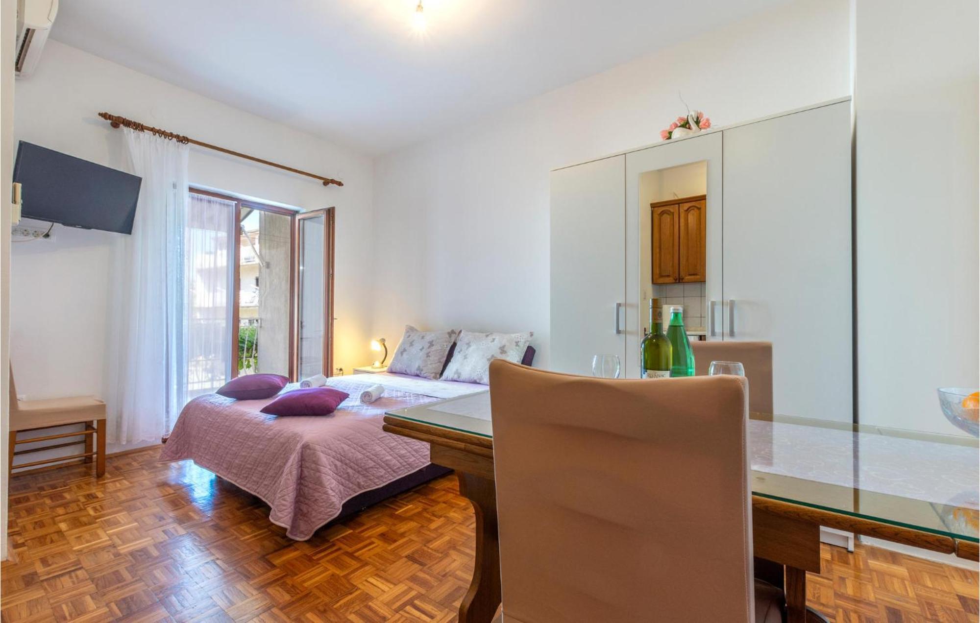 Lovely Apartment In Stobrec With Wifi スプリト エクステリア 写真